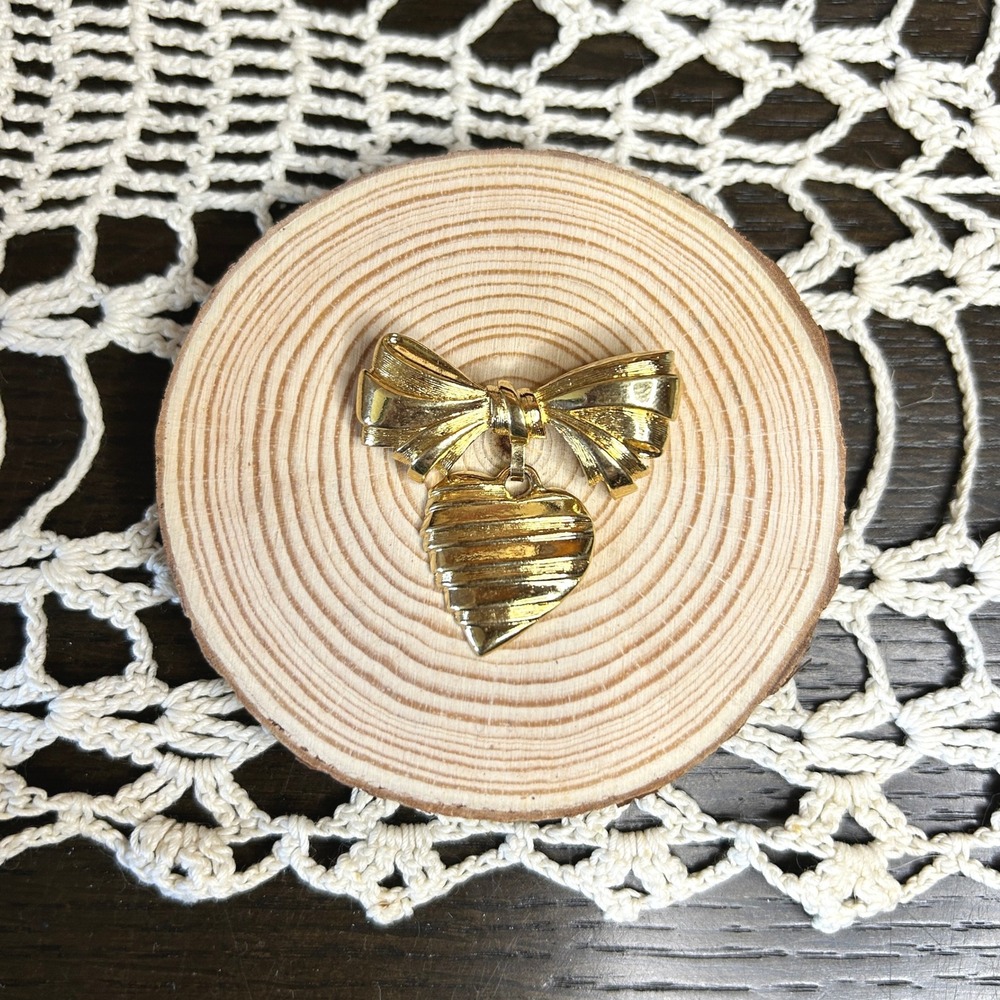 Vintage 90's Avon Gold Bow & Heart Mother's Day Pin